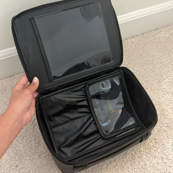 Beis Cosmetic Case - Picture 1 of 10